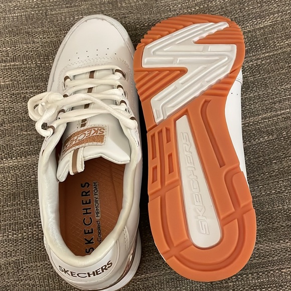 Skechers women’s sneaker - Picture 3 of 5